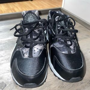 Women’s Nike huaraches